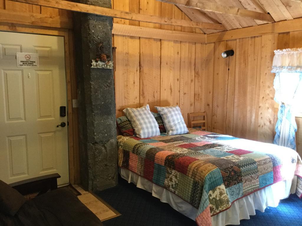 Renfro'S Lakeside Retreat Primrose Екстериор снимка