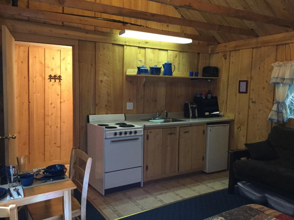 Renfro'S Lakeside Retreat Primrose Екстериор снимка